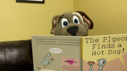 Cleveland Cavaliers’ Sir CC and Moondog Read <i>The Pigeon Finds a Hot Dog! by Mo Willems </i>